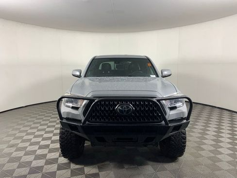 Used 2018 Toyota Tacoma TRD Off-Road w/ TRD Premium Off Road Package AWD/4WD image 4