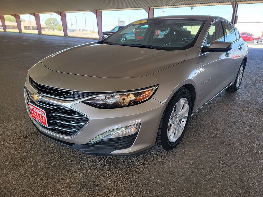 Used 2025 Chevrolet Malibu LT FWD image 3
