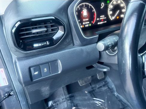 Used 2025 Honda Pilot Touring image 10