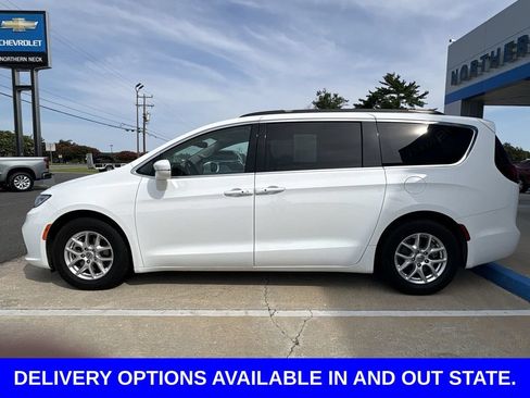 Used 2022 Chrysler Pacifica Touring-L FWD image 5