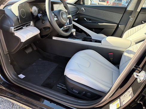 New 2026 Hyundai Elantra Limited image 9