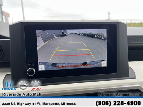 Used 2024 Toyota Tacoma TRD Off-Road AWD/4WD image 22