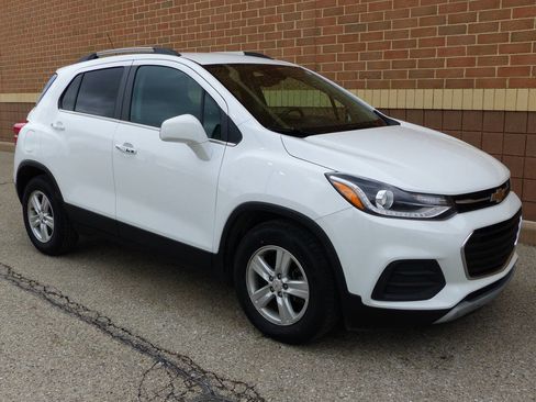 Used 2020 Chevrolet Trax LT w/ LT Convenience Package FWD image 12