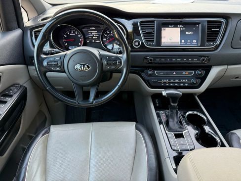 Used 2021 Kia Sedona SX image 16