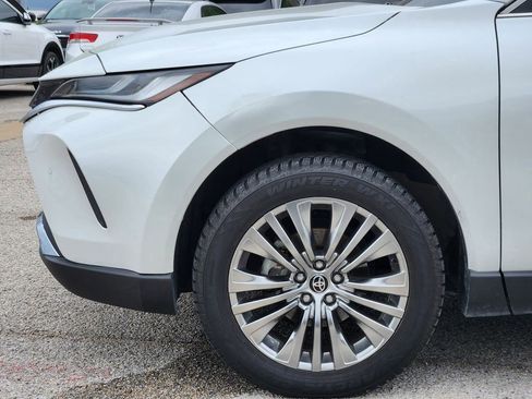 Used 2023 Toyota Venza XLE AWD/4WD image 8