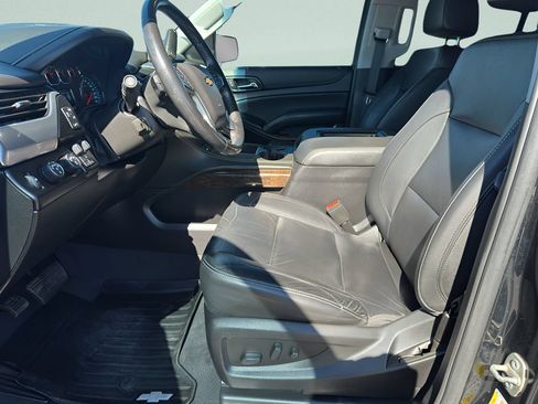 Used 2019 Chevrolet Tahoe LT w/ LT Signature Package AWD/4WD image 12