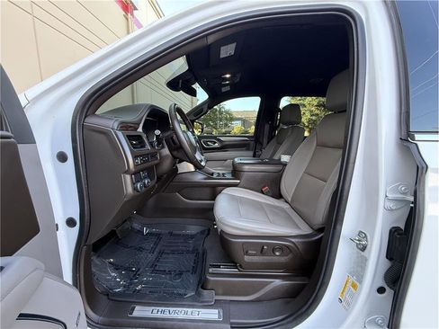 Used 2023 Chevrolet Suburban LT image 8