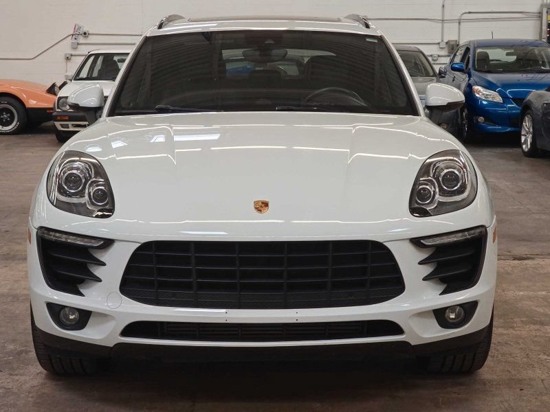 Used 2018 Porsche Macan Sport Edition AWD/4WD image 3