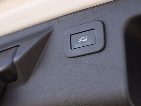 Used 2024 Land Rover Discovery Sport Dynamic SE image 8