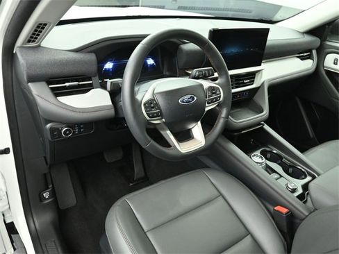 Certified 2025 Ford Explorer Active w/ Active Comfort Package image 9