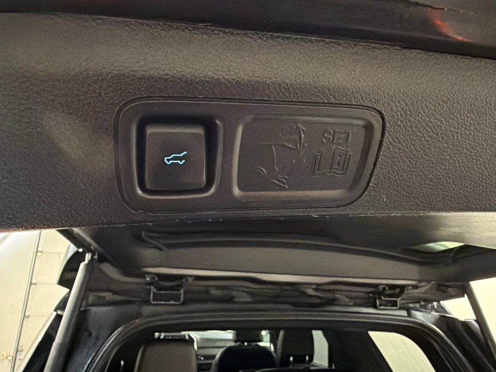 Used 2018 Ford Expedition Limited w/ Equipment Group 301A AWD/4WD image 44