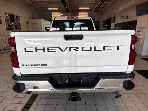 Used 2025 Chevrolet Silverado 2500 W/T AWD/4WD image 4