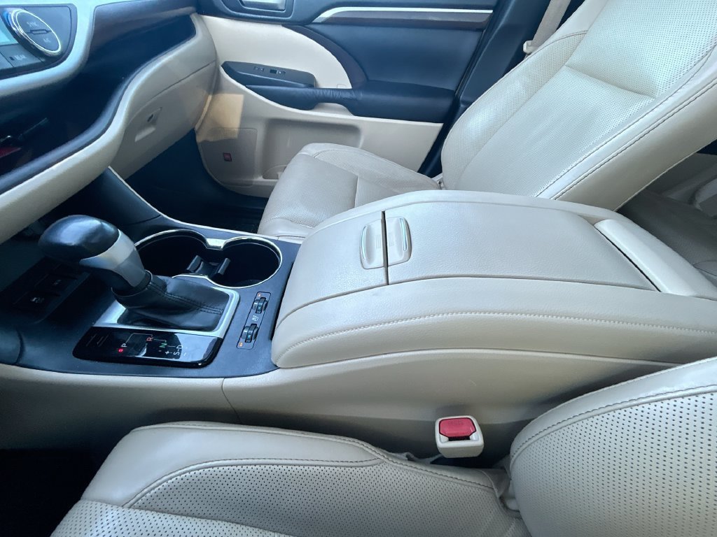 Used 2016 Toyota Highlander Limited FWD image 28