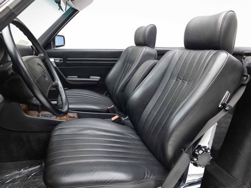Used 1987 Mercedes-Benz 560 SL image 8