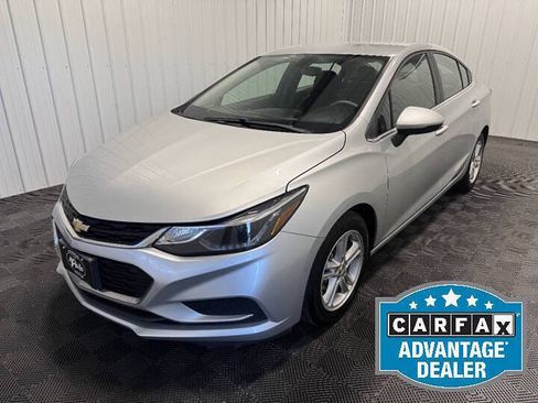 Used 2018 Chevrolet Cruze LT FWD image 1