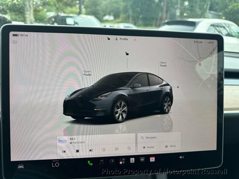 Used 2024 Tesla Model Y 2WD image 22
