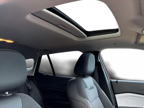 Used 2024 Chevrolet Trax LT w/ Sunroof Package image 27