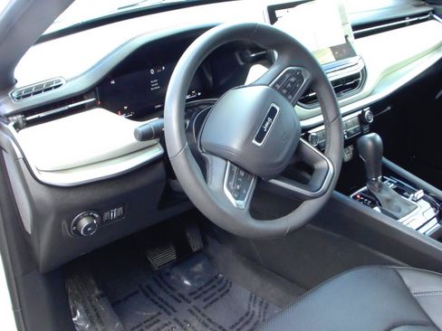 Used 2025 Jeep Compass Limited w/ Elite Group AWD/4WD image 5
