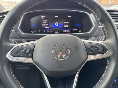 Used 2024 Volkswagen Tiguan SE image 34