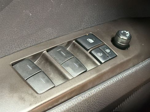 Used 2021 Toyota Camry LE w/ Carpet Mat Package (TMS) FWD image 28