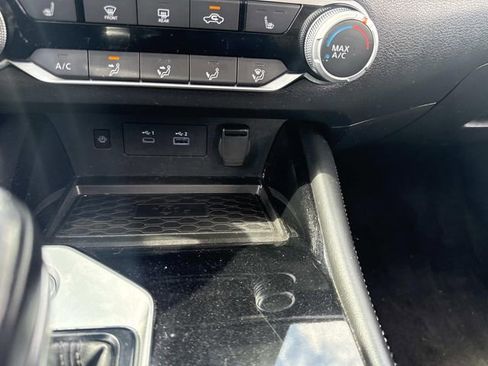 Used 2023 Nissan Altima 2.5 SV w/ SV Premium Package FWD image 29