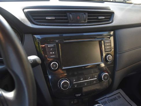 Used 2018 Nissan Rogue S AWD/4WD image 18