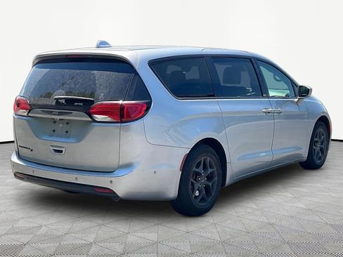 Used 2019 Chrysler Pacifica Touring Plus w/ Advanced Safetytec Group FWD image 5