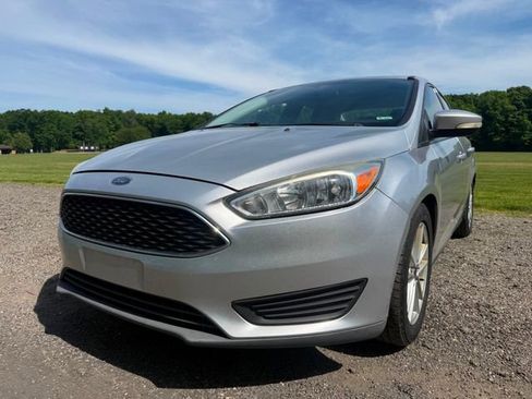 Used 2016 Ford Focus SE w/ SE Power Seat Package FWD image 1