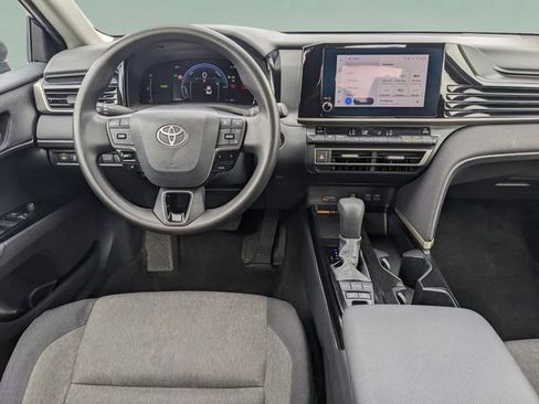 Used 2025 Toyota Camry LE FWD image 18
