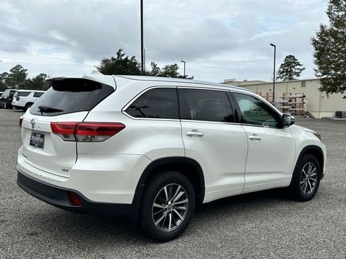 Used 2018 Toyota Highlander XLE image 27