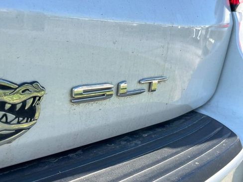 Used 2023 GMC Yukon XL SLT w/ SLT Premium Package AWD/4WD image 13