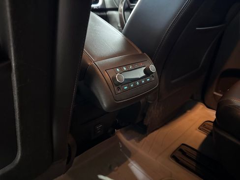 Used 2015 Chevrolet Traverse LTZ AWD/4WD image 32