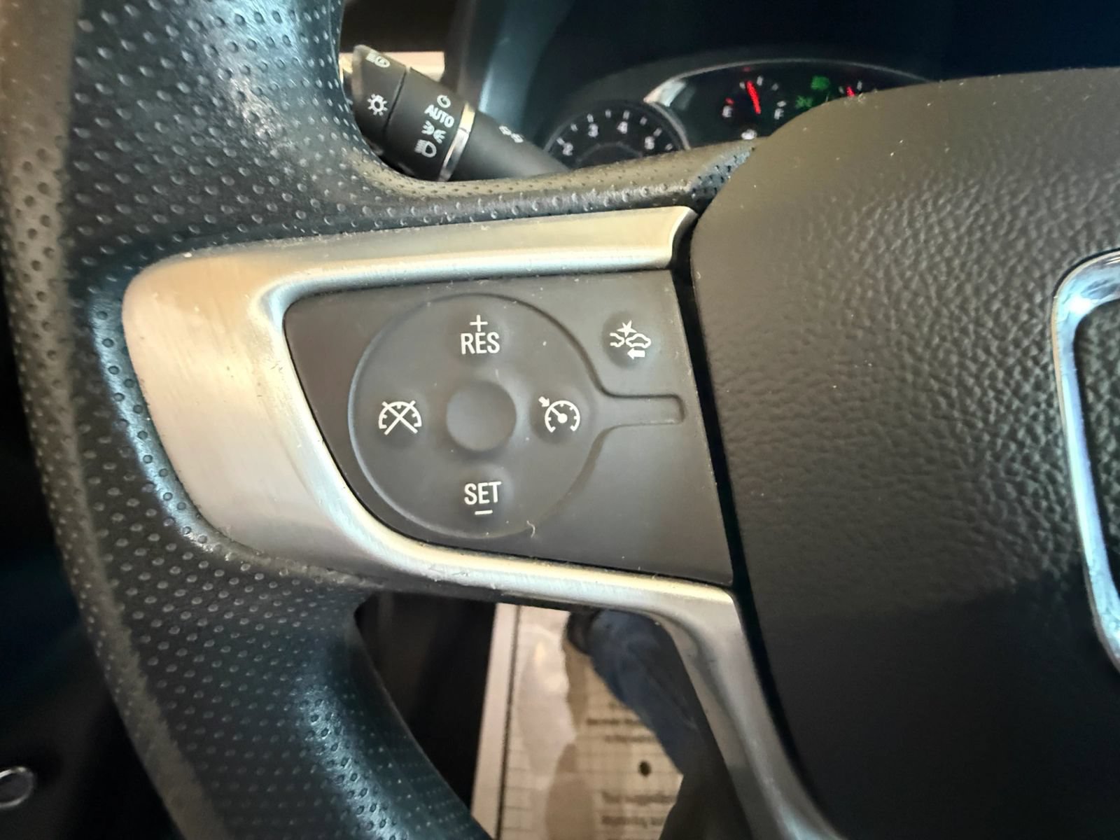 Used 2022 GMC Acadia SLE w/ Driver Convenience Package FWD image 23