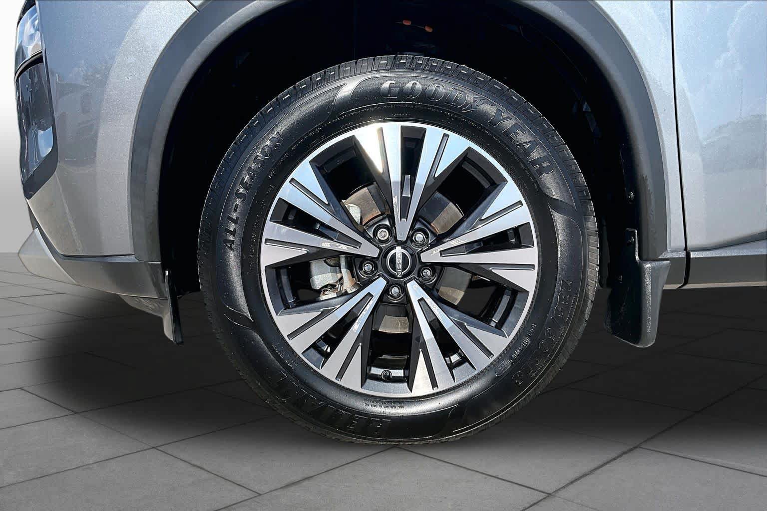 Used 2023 Nissan Rogue SV FWD image 11