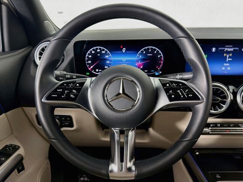 Certified 2025 Mercedes-Benz GLA 250 image 19