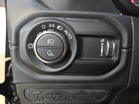 Used 2024 Jeep Gladiator Mojave w/ Technology Group AWD/4WD image 23