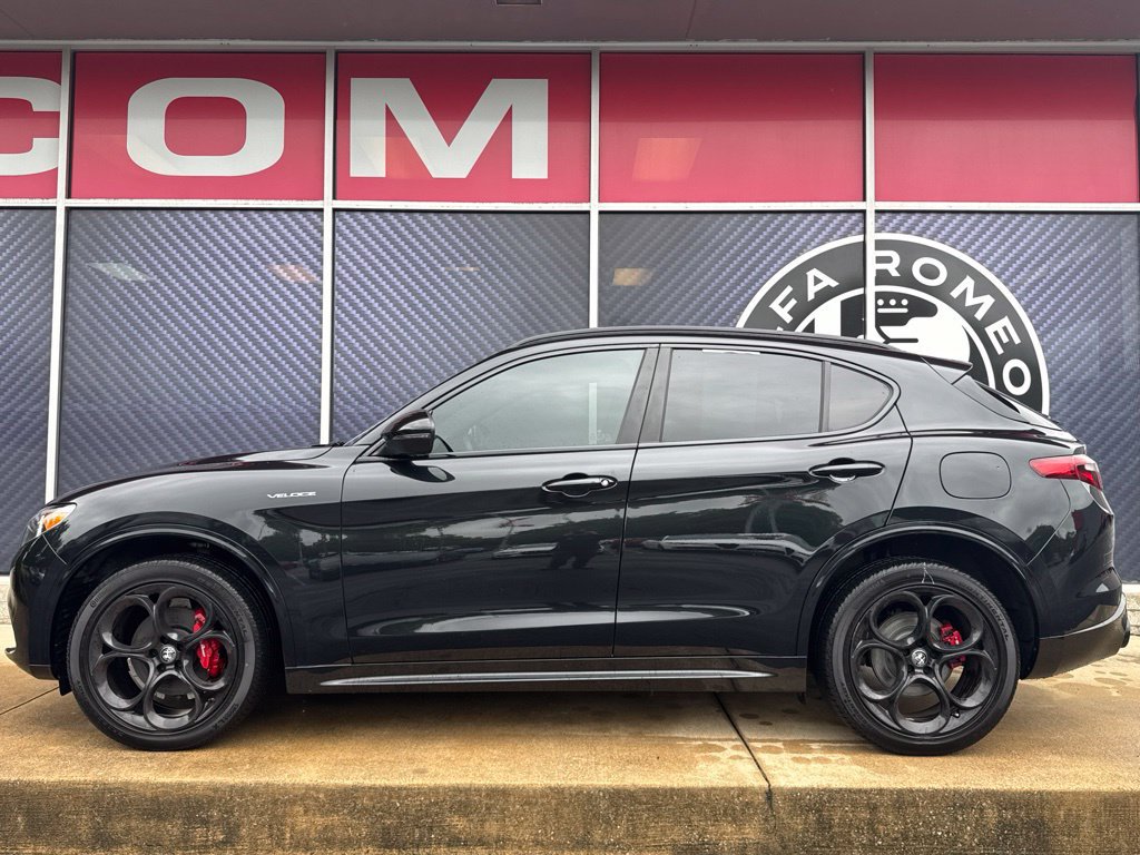 Used 2023 Alfa Romeo Stelvio Veloce AWD/4WD image 15