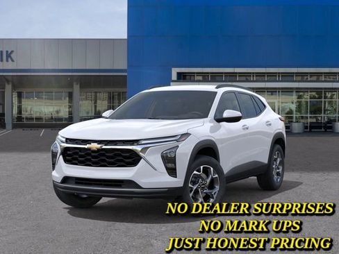 New 2026 Chevrolet Trax LT w/ LT Convenience Package FWD image 6