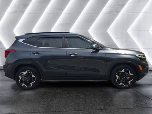 Used 2024 Kia Seltos EX FWD image 6