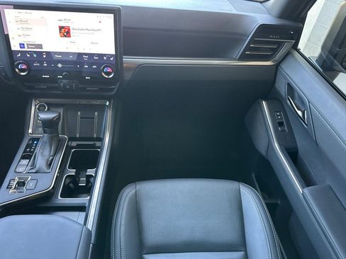 Used 2025 Lexus GX 550 w/ Accessory Package (2T) AWD/4WD image 32