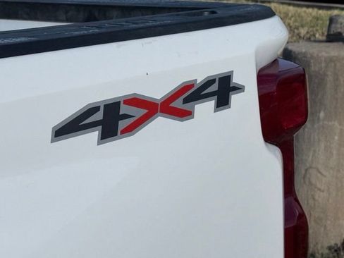 Used 2025 Chevrolet Silverado 2500 LT w/ Convenience Package AWD/4WD image 11