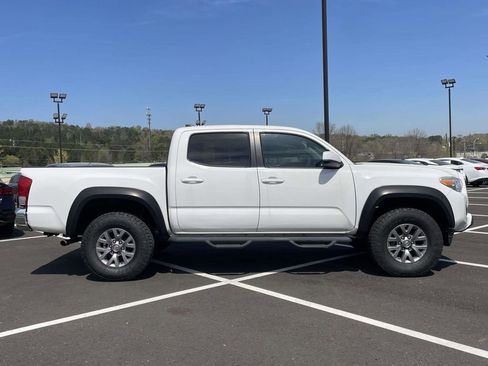 Used 2017 Toyota Tacoma SR5 w/ Tow Package image 2
