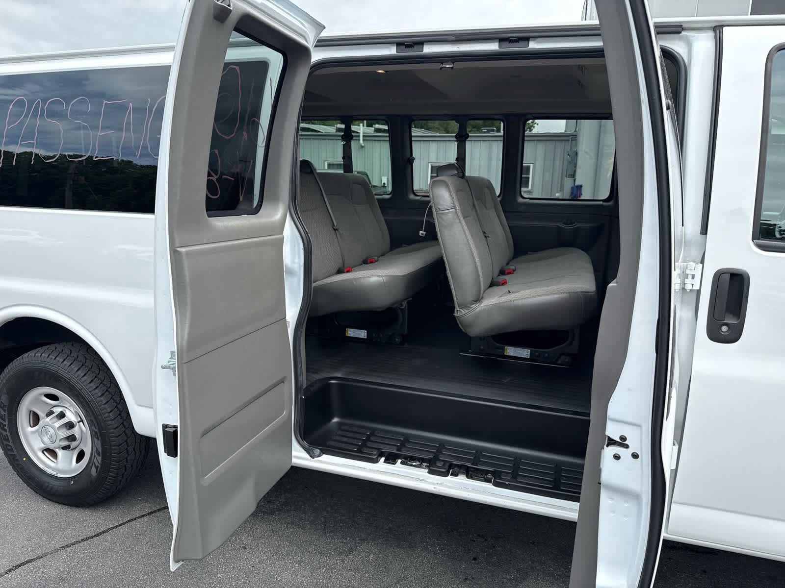 Used 2019 Chevrolet Express 3500 LS RWD image 13