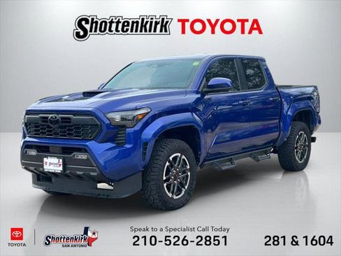 Certified 2025 Toyota Tacoma TRD Sport image 1