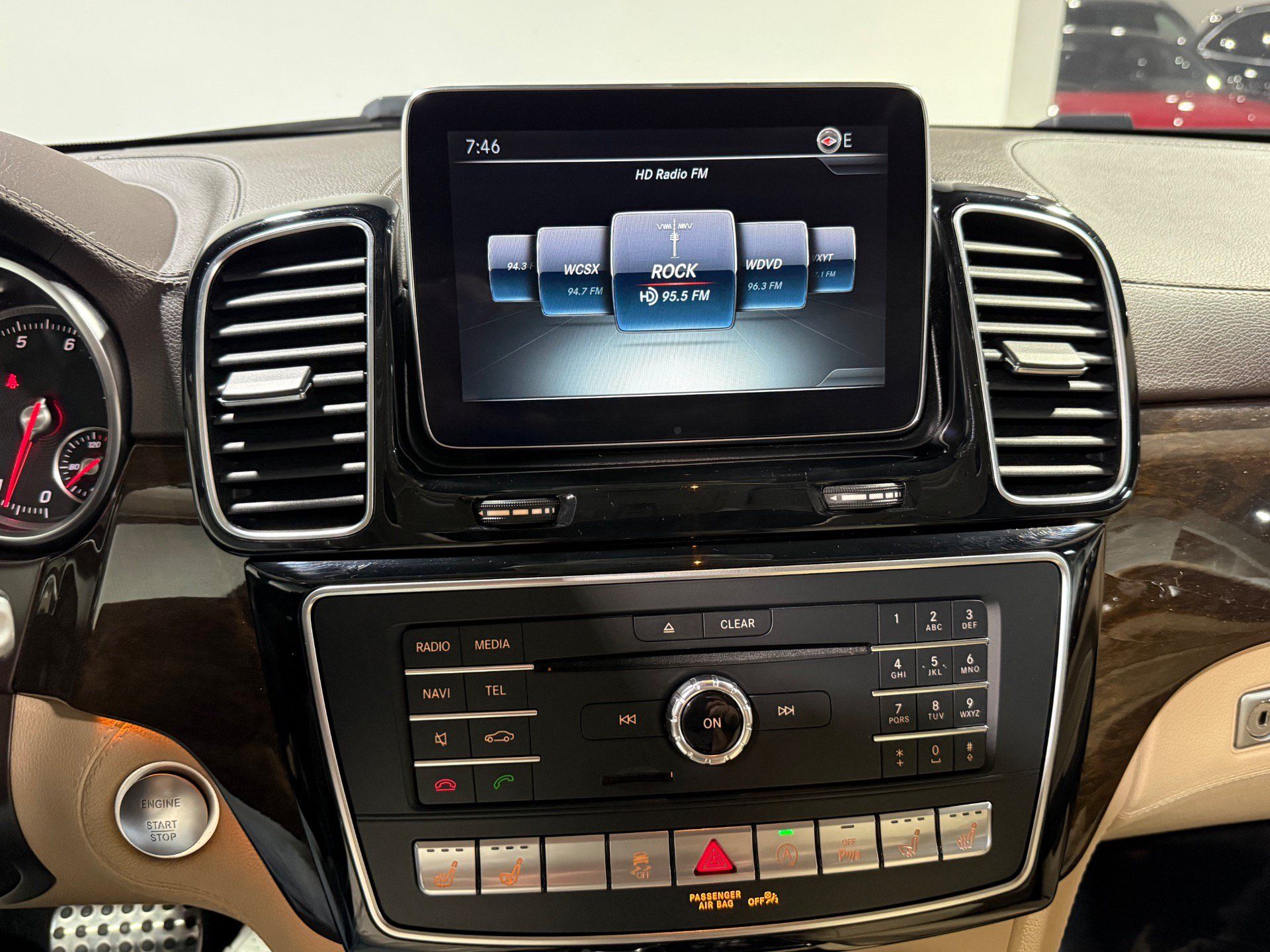 Used 2016 Mercedes-Benz GLE 400 4MATIC image 29