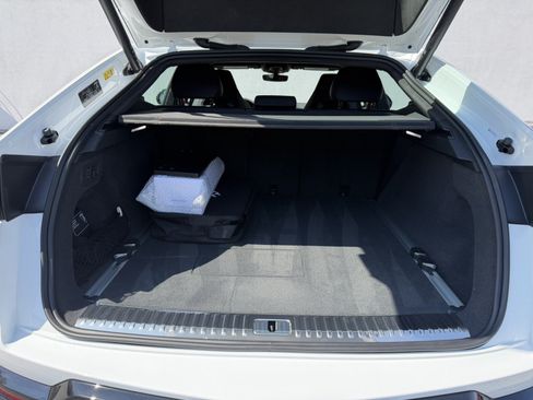 Used 2025 Lamborghini Urus SE AWD/4WD image 29