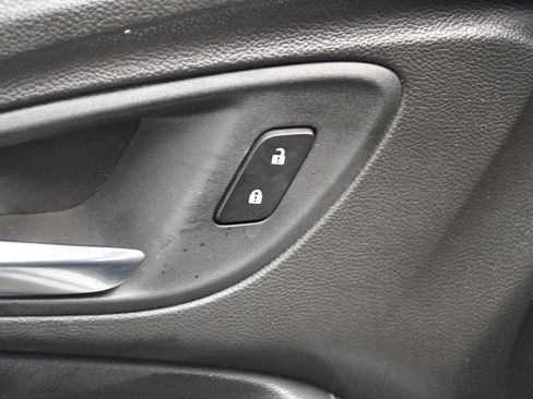 Used 2022 Buick Encore GX Select w/ Sport Touring Package FWD image 17