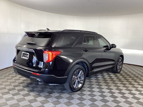 Used 2024 Ford Explorer XLT w/ Equipment Group 202A AWD/4WD image 2
