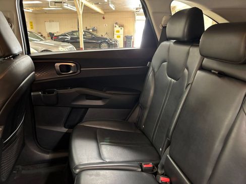 Used 2024 Kia Sorento S FWD image 37
