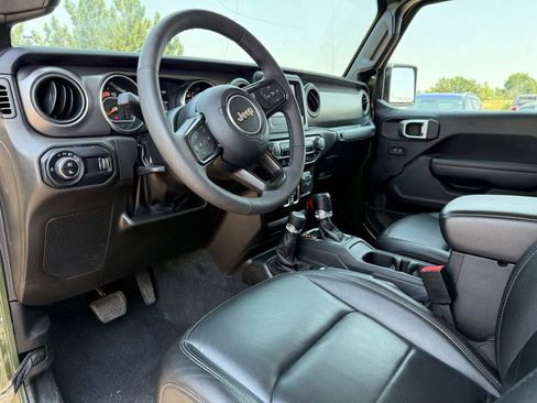 Used 2023 Jeep Gladiator Sport image 17